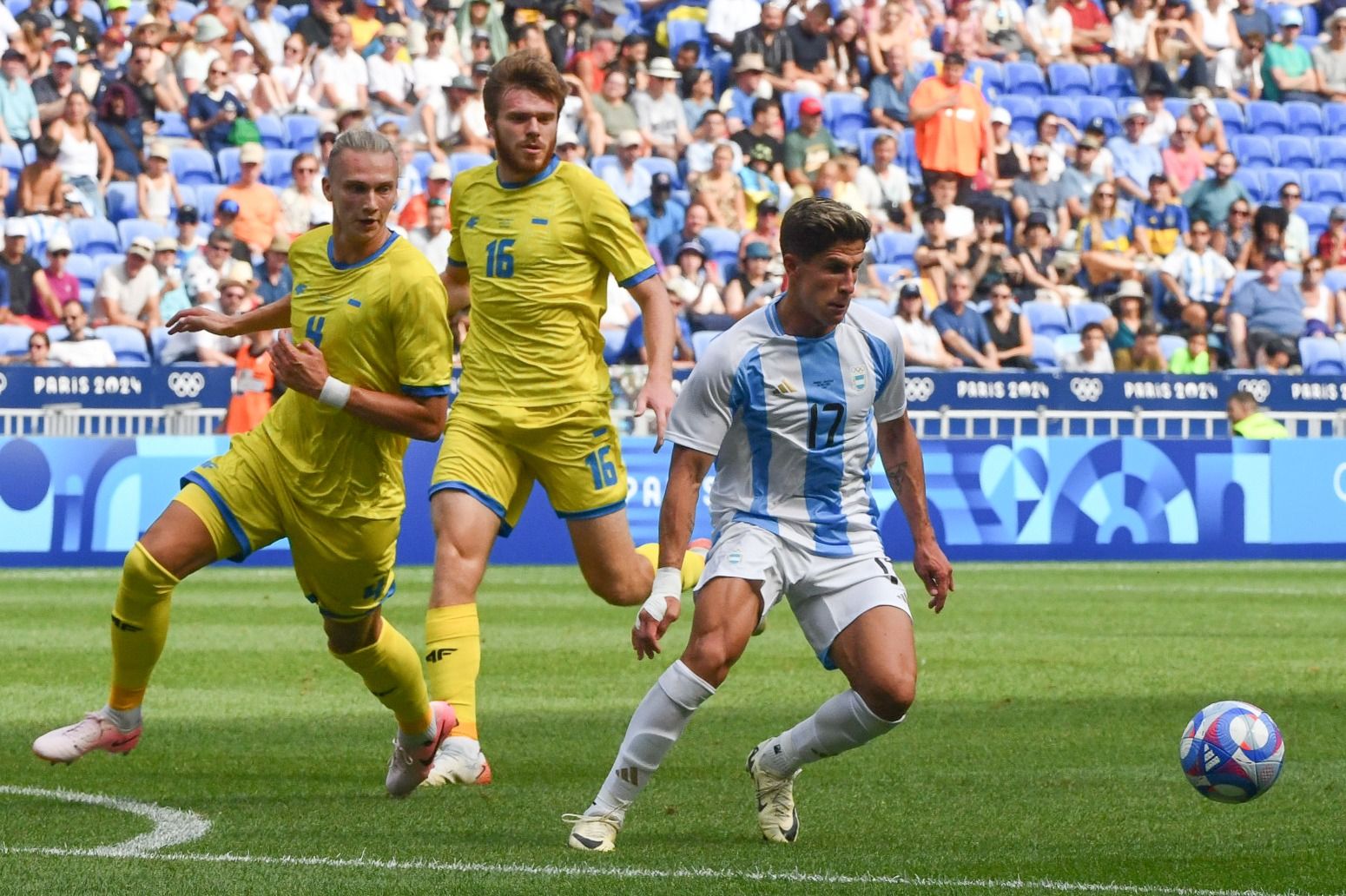 ⚽奥运男足战报：阿尔马达世界波 埃切维里破门 阿根廷2-0轻取乌克兰