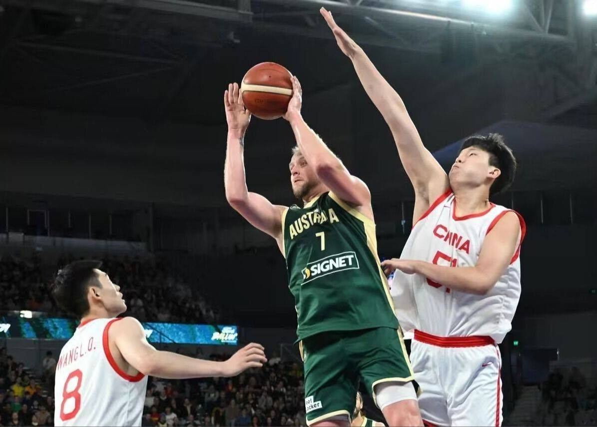 💪🏻媒体人：杨瀚森、段昂君今日赴澳洲 参加NBA精英训练营